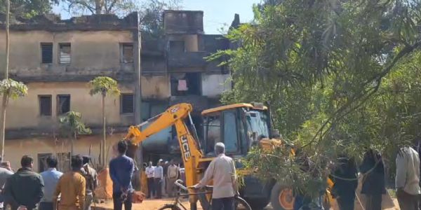 पतरातु में जियाडा की जमीन से हटाया गया अवैध कब्जा