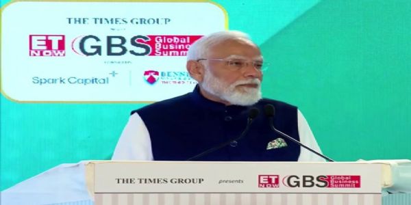 कार्यक्रम को संबोधित करते प्रधानमंत्री कार्यक्रम को संबोधित करते प्रधानमंत्री