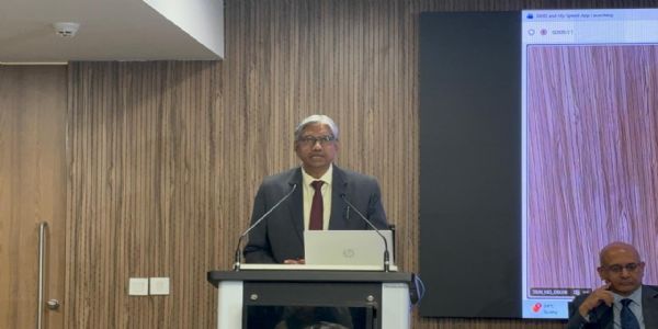 कार्यक्रम में बोलते ट्राई के अध्यक्ष अनिल कुमार लोहाटी कार्यक्रम में बोलते ट्राई के अध्यक्ष अनिल कुमार लोहाटी