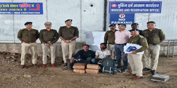 रायपुर : रेलवे स्टेशन से 17 किलो गांजा के साथ यूपी के दो तस्कर गिरफ्तार