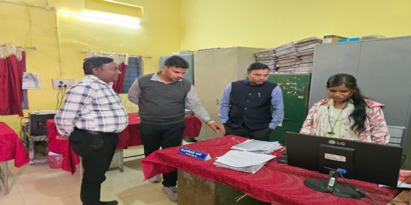 सूरजपुर : ओड़गी के लांजित में आवास चौपाल, 31 मार्च तक पूर्णता का निर्देश