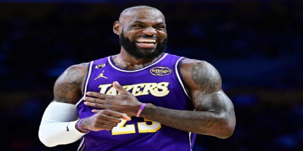 एनबीए: लेब्रोन जेम्स ने रचा इतिहास, ट्रिपल-डबल लगाने वाले सबसे उम्रदराज खिलाड़ी बने