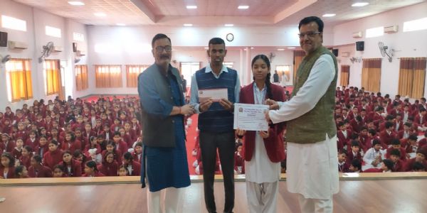 विजयी प्रतिभागियों को किया गया सम्मानित