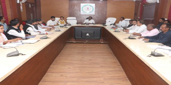 सूरजपुर : आंगनबाड़ी लापरवाही पर सख्ती, बाल विवाह रोकने के निर्देश