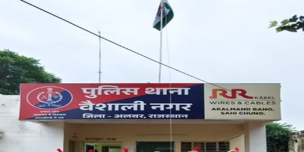 अलवर पुलिस ने 50 हजार के इनामी बदमाश को किया गिरफ्तार