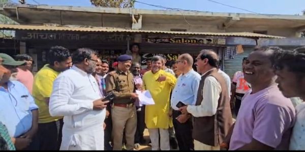 अनूपपुर: बेटे की शादी का कार्ड बांटकर लौट रहे पिता की सड़क दुर्घटना में मौत, ग्रमीणों ने किया चक्का जाम