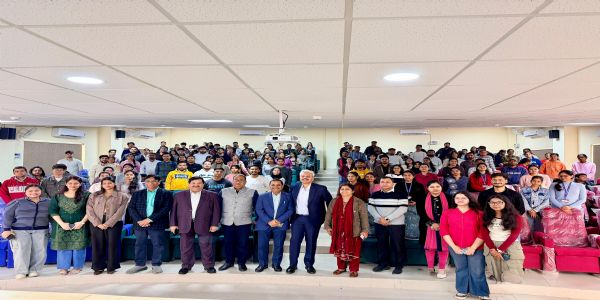 पूर्व छात्रों के सहयोग से मिलेंगे इंटर्नशिप और प्लेसमेंट के अवसर : प्रो. पांड्या