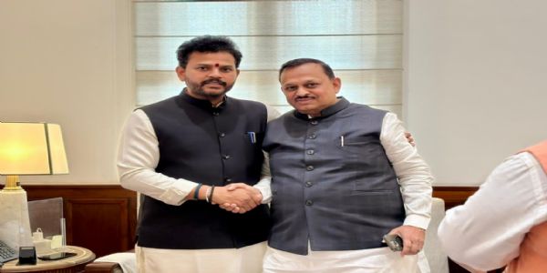 यात्रियों की सुविधा के लिए कानपुर-दिल्ली हवाई रुट पर नियमित फ्लाइट आवश्यक : सांसद