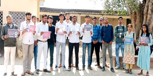 यूजीसी के नियम पर रोक के खिलाफ आइसा का प्रदर्शन