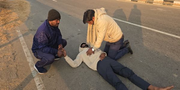 सड़क दुर्घटना में बेहोश युवक की सीपीआर देकर बचाई गई जान