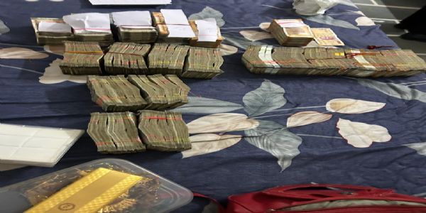 एसीबी की कार्रवाई, कनिष्ठ सहायक के ठिकानों पर सर्च; नकदी और आभूषण बरामद