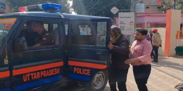 दिन दहाड़े स्कूटी की डिग्गी से साढ़े पांच लाख रुपये की चाेरी