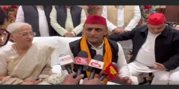 शंकराचार्य को स्नान के लिए रोकना पाप : अखिलेश यादव