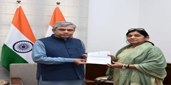 शिवहर सांसद ने रेलमंत्री से मुलाकात कर पंचगछिया स्टेशन पर एक्सप्रेस ट्रेन ठहराव की मांग की