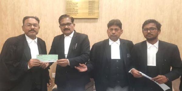 बार एसोसिएशन ने अधिवक्ताओं को दी चिकित्सीय सहायता राशि