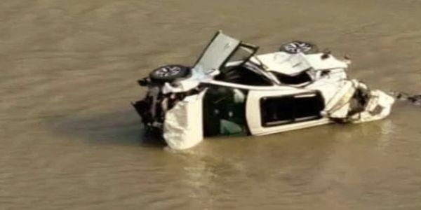 शादी समारोह में जा रही कार तीस्ता नदी में गिरी, दो की मौत