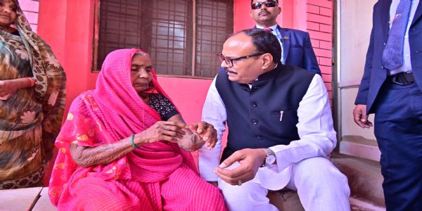 सरकार प्रत्येक नागरिक को उत्तम एवं निःशुल्क स्वास्थ्य सुविधाएं उपलब्ध कराने के लिए प्रतिबद्ध : ब्रजेश पाठक