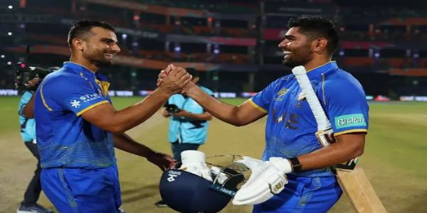 यूएई के बल्लेबाज आर्यंश शर्मा ने अर्धशतकीय पारी खेली यूएई के बल्लेबाज आर्यंश शर्मा ने अर्धशतकीय पारी खेली