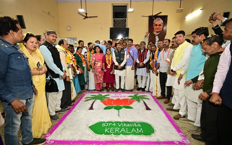 भोपाल पहुंचने पर केरल के जनप्रतिनिधियों का स्वागत