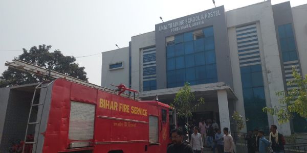 एएनएम ट्रेनिंग स्कूल एंड हॉस्टल में शॉर्ट सर्किट से लगी आग,कोई हताहत नहीं