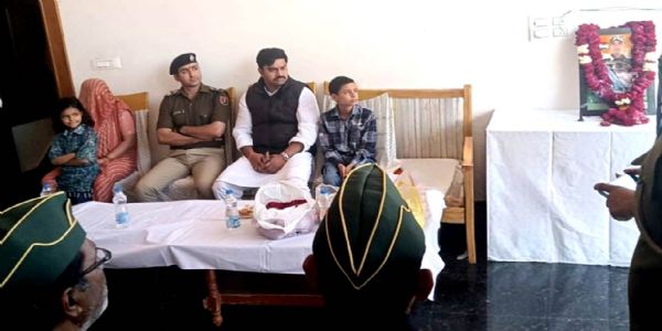 पुलवामा हमले की बरसी पर शहीद भागीरथ सिंह को श्रद्धांजलि