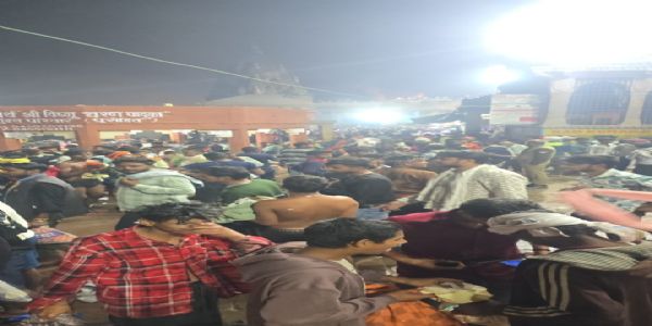 महाशिवरात्रि: कठिन पंचक्रोशी परिक्रमा पर निकले शिवभक्त, चहुंओर हर —हर महादेव का उद्घोष