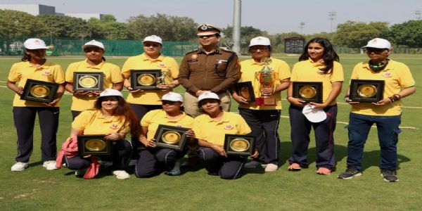 दिल्ली पुलिस स्थापना दिवस पर मैत्री क्रिकेट मैच, महिला पत्रकारों ने मारी बाजी