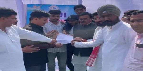 राजगढ़ःवन टाइम फीस, गल्र्स काॅलेज की मांग को लेकर एनएसयूआई ने सौंपा ज्ञापन