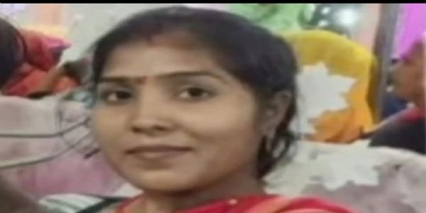 महिला ने कमरे में फांसी लगाकर दी जान