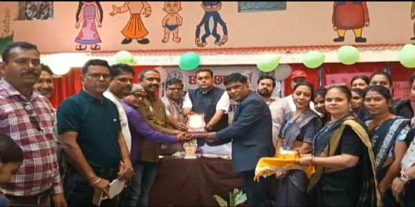 स्वास्थ्य व सामाजिक जागरूकता शिविर का आयाेजन, सैकड़ों विद्यार्थियों ने कराई जांच