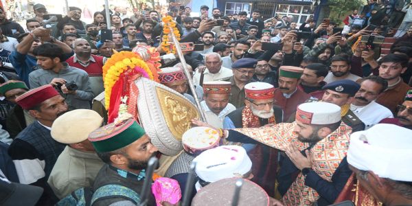 बड़ा देव कमरूनाग पहुंचे मंडी, शुरू हो गए अंतर्राष्ट्रीय शिवरात्रि महोत्सव के कारज,