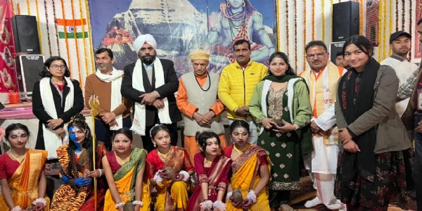 महाशिवरात्रि के पर्व पर शिवालय का श्रृंगार, लाइटों और फूलों से सजा है मंदिर