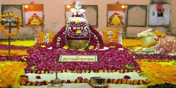 अनूठी स्थापत्य शैली और धार्मिक महत्व के लिए प्रसिद्ध है झाड़खंड महादेव मंदिर