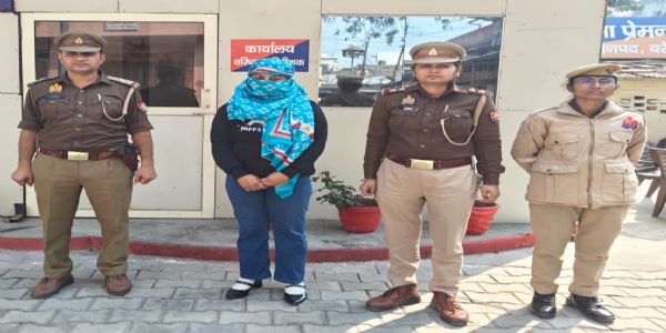 इश्क का जाल बना ब्लैकमेल का हथियार, हनीट्रैप क्वीन पूजा गिरफ्तार