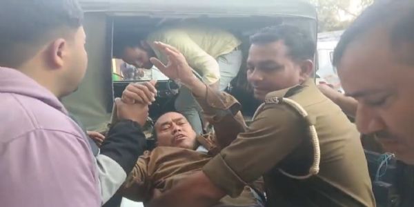 डॉक्टर को दिनदहाड़े गोली मारकर फरार हुए नकाबपोश बदमाश, रंगदारी की धमकी का आरोप