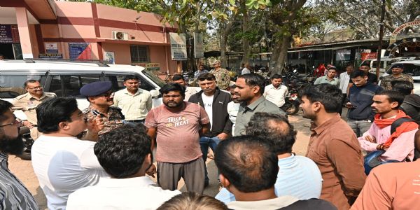 कलेक्टर और एसपी ने जिला अस्पताल पहुंचकर लिया जायजा, सड़क सुरक्षा पर दिया जोर