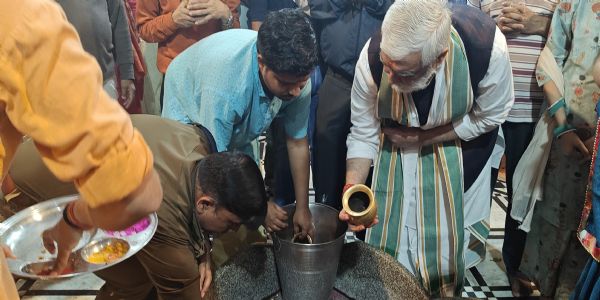 पूर्व केंद्रीय मंत्री अश्विनी चौबे ने बाबा वृद्धेश्वर नाथ मंदिर में की पूजा