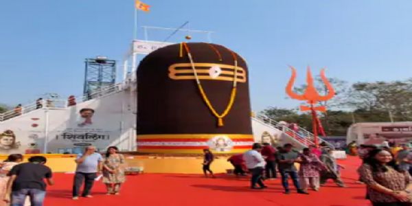 वलसाड में 31 लाख रुद्राक्ष से बना 31 फीट ऊंचा भव्य शिवलिंग बना आकर्षण का केंद्र