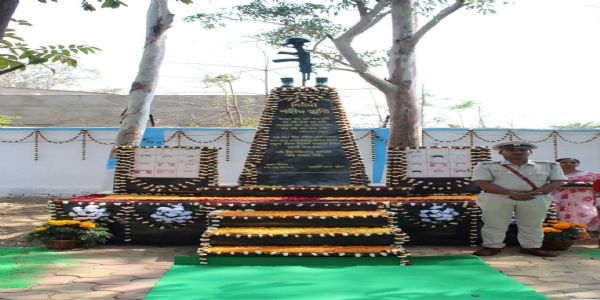 झाड़ग्राम में शिलदा दिवस के अवसर पर शहीदों को श्रद्धांजलि