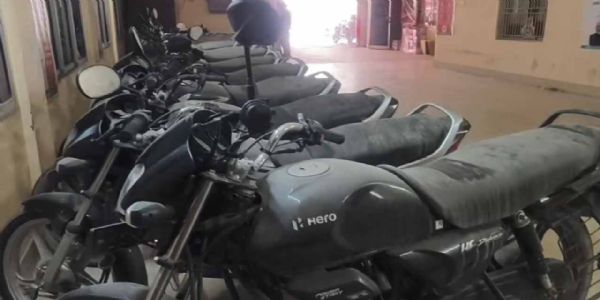 मालदह में सियासी घमासान : विधानसभा चुनाव से पहले बिहार नंबर की बाइकें आने को लेकर आरोप–प्रत्यारोप