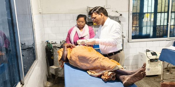 खटांगी गांव में पति ने पत्नी के पेट में घोंपा चाकू