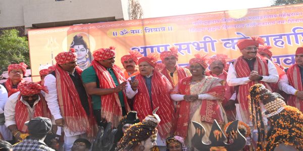 मेयर प्रत्याशी रौशनी ने पदयात्रा कर चलाया जनसंपर्क अभियान