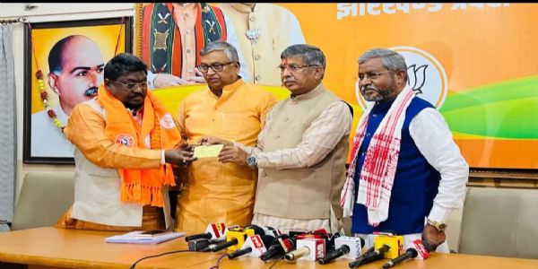 पूर्व मंत्री दुलाल भुइयां झामुमो छोड़ भाजपा में हुए शामिल