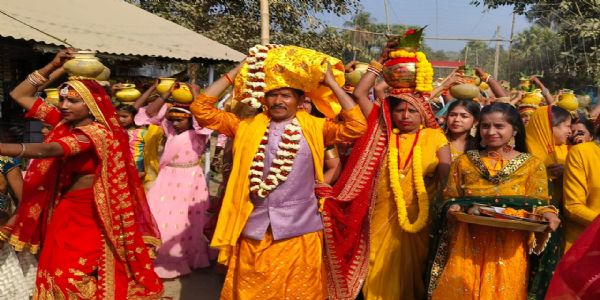 सात दिवसीय शिव महापुराण कथा का शुभारंभ, निकाली गई कलश शोभायात्रा