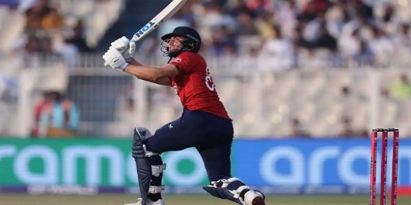 शॉट लगाते विल जैक्स