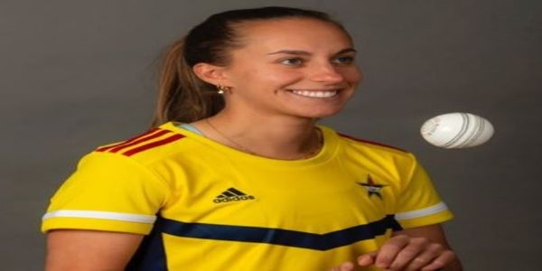 पीठ की लंबी चोट से जूझ रहीं इंग्लैंड की पेसर ताश फैरेंट ने 29 की उम्र में क्रिकेट को कहा अलविदा