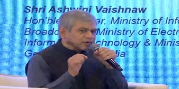 केंद्रीय सूचना प्रसारण एवं रेल मंत्री अश्विनी वैष्णव ने नई दिल्ली के भारत मंडपम में इंडिया एआई इम्पैक्ट एक्सपो के उद्घाटन से पहले बात करते हुए केंद्रीय सूचना प्रसारण एवं रेल मंत्री अश्विनी वैष्णव ने नई दिल्ली के भारत मंडपम में इंडिया एआई इम्पैक्ट एक्सपो के उद्घाटन से पहले बात करते हुए