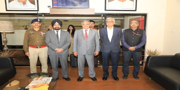 भारत के मुख्य निर्वाचन आयुक्त ज्ञानेश कुमार के नेतृत्व में गुवाहाटी पहुंची निर्वाचन आयोग की टीम का दृश्य