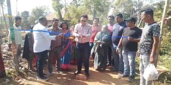 डेबरा में पथश्री परियोजना के तहत सड़क निर्माण कार्य का शुभारंभ