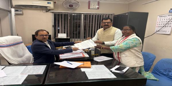 मेयर प्रत्याशी बिनोती हांसदा ने भाजपा का झंडा का  किया दुरुपयोग, शिकायत दर्ज